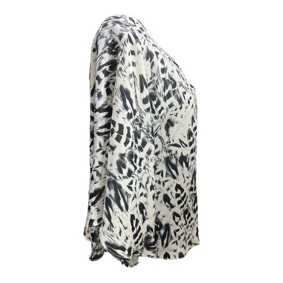 Jessica Simpson black and white feather print flowy short sleeve top size S - Picture 4 of 10